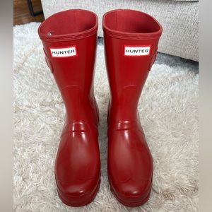 Hunter’s Women's Original Short Gloss Rain Boots in red